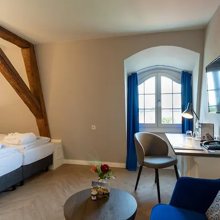 Schloss 4*