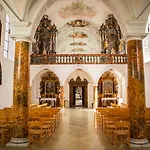 Schloss فندق Lautrach