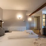 Schloss 4*