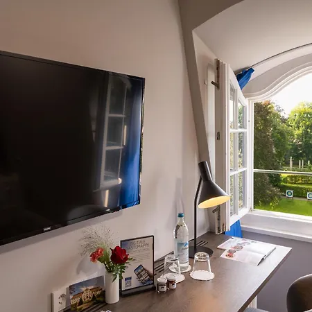 Schloss 4*