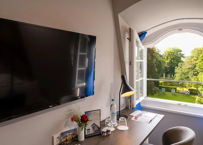 Schloss 4*