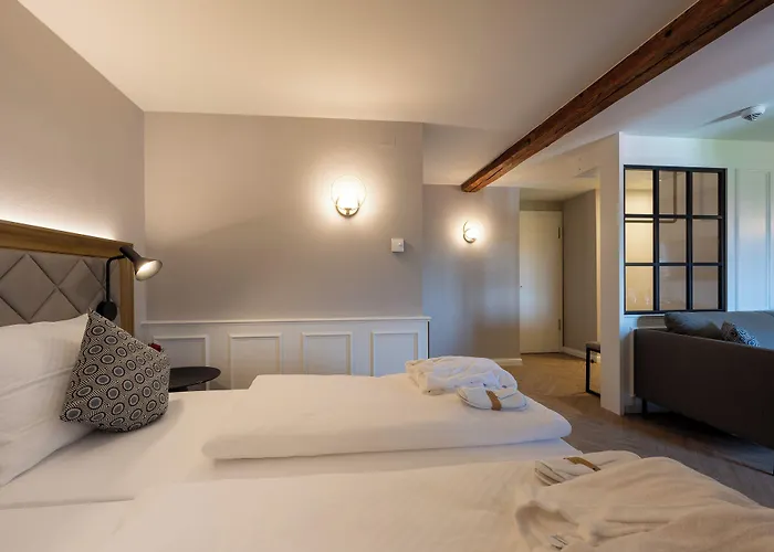 Schloss 4*